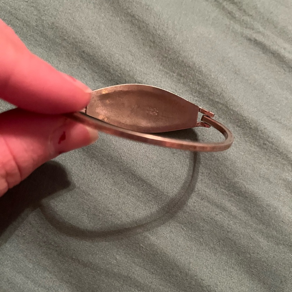 Cute sterling so bracelet with mother of pearl detail made in Mexico